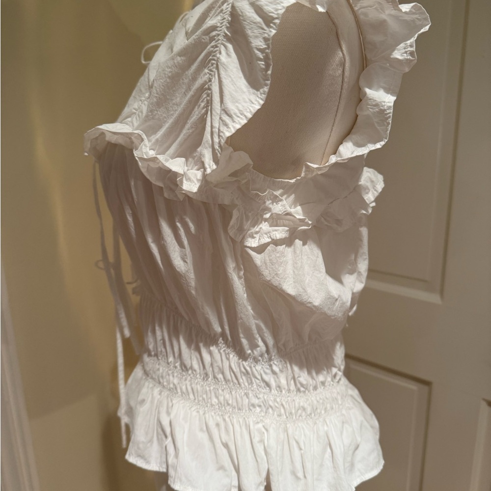 Flattering White Ruffled Blouse - Picture 3 of 7